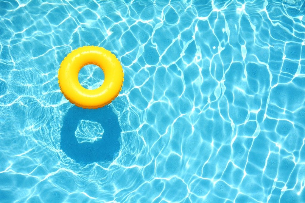 ring floating in pool